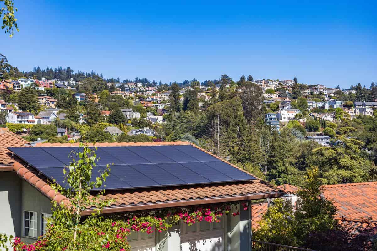 découvrez la prime photovoltaïque, une aide financière essentielle pour encourager l'installation de panneaux solaires. profitez d'avantages fiscaux et d'une réduction des coûts d'énergie tout en contribuant à la transition énergétique.