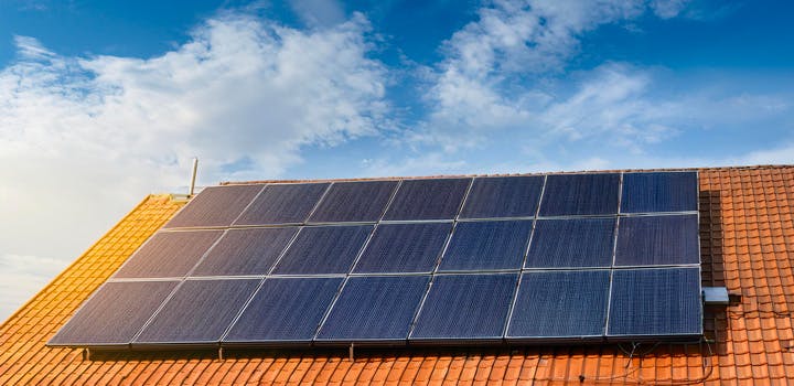 découvrez la prime photovoltaïque, une aide financière pour encourager l'installation de panneaux solaires. informez-vous sur les conditions d'éligibilité, les montants disponibles et les avantages écologiques de cette initiative, pour rendre votre transition énergétique plus accessible et rentable.