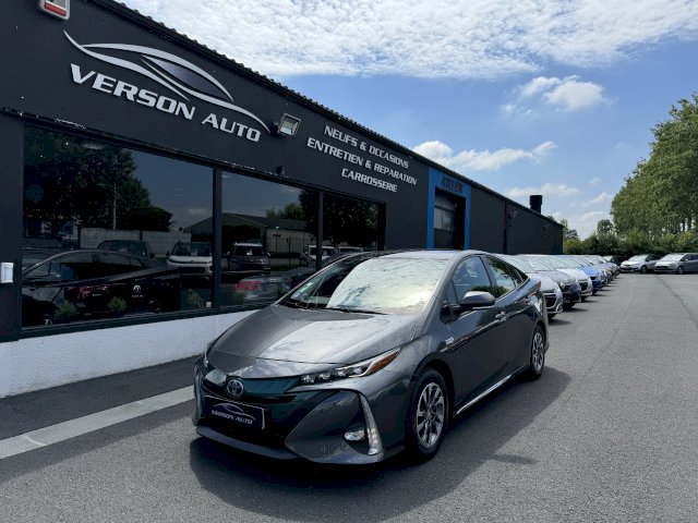 découvrez la prius solaire, une voiture hybride innovante qui tire parti de l'énergie solaire pour optimiser sa consommation. alliant performance et respect de l'environnement, la prius solaire est le choix idéal pour les conducteurs soucieux de leur empreinte carbone. roulez vers un avenir durable tout en profitant d'une technologie de pointe.