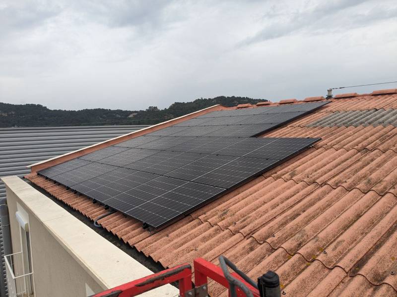découvrez les prix des panneaux solaires au mètre carré pour optimiser votre investissement énergétique. comparez les différents modèles, leur coût, et les avantages en matière d'économie d'énergie. informez-vous sur les aides disponibles pour réduire votre budget et adoptez une énergie renouvelable durable.