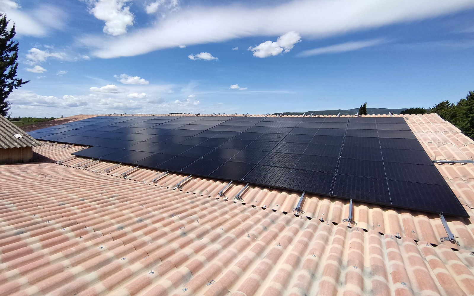 découvrez le prix d'un hangar photovoltaïque de 36 kwc, une solution idéale pour générer votre propre électricité tout en optimisant vos espaces. informez-vous sur les avantages économiques et écologiques de cette installation solaire.