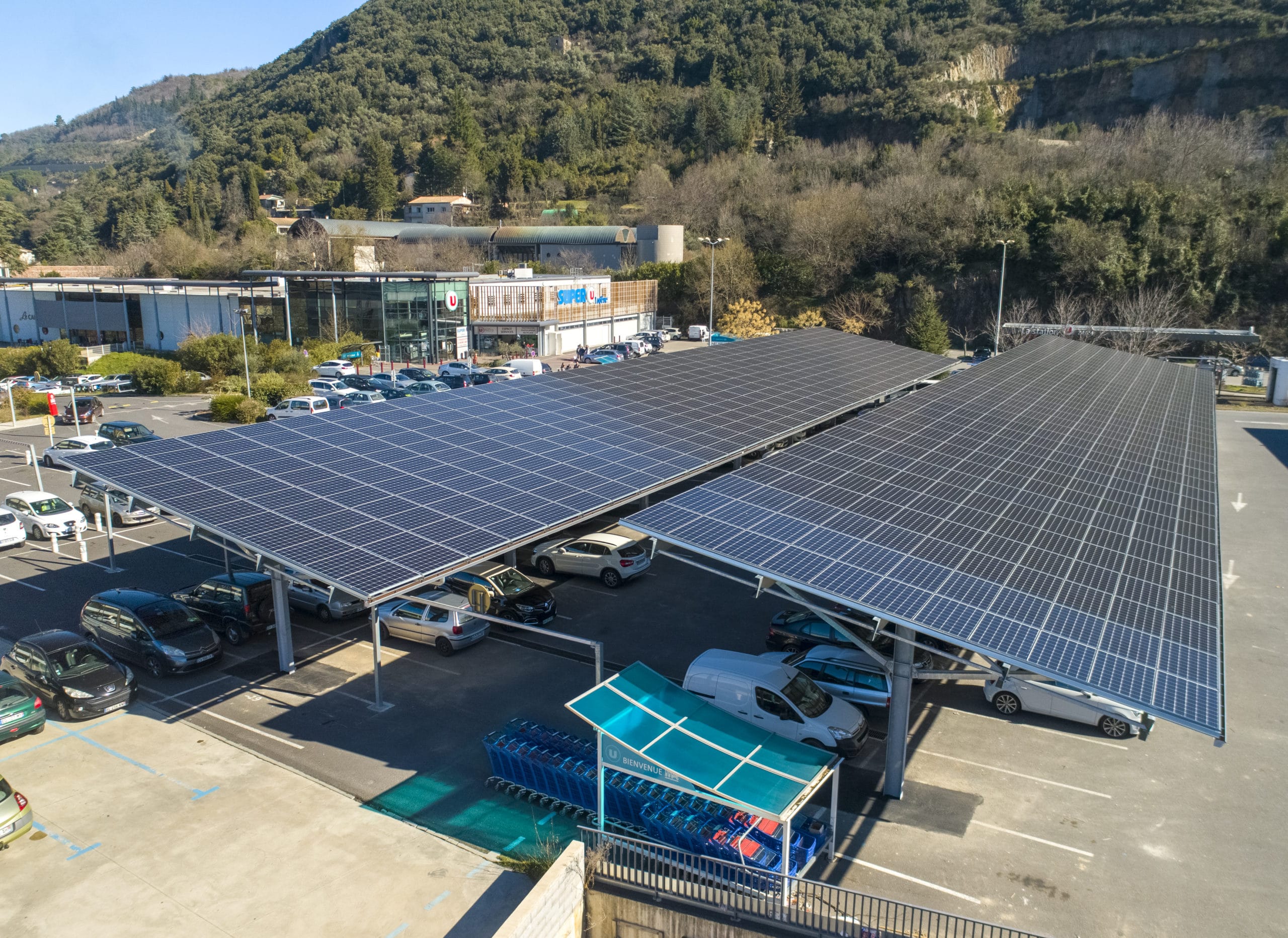 découvrez les prix des ombrières photovoltaïques et comment elles peuvent optimiser votre investissement énergétique tout en protégeant votre véhicule. comparez les offres et trouvez la solution idéale pour vos besoins.