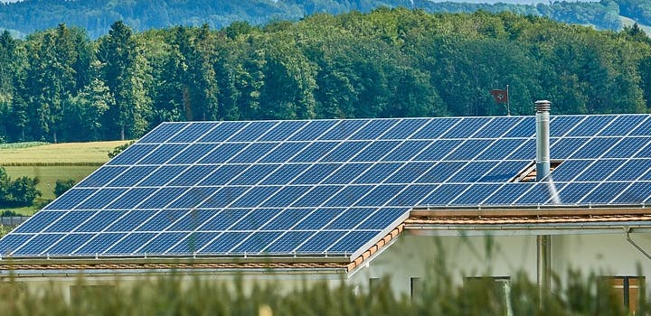 découvrez les prix des panneaux photovoltaïques au mètre carré et trouvez les meilleures options pour optimiser votre investissement énergétique. comparez les tarifs, les rendements et les subventions disponibles pour profiter d'une énergie solaire durable.