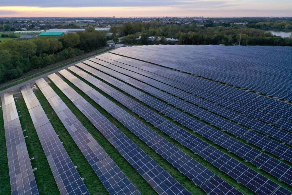découvrez tout sur les prix de rachat du kwh photovoltaïque en 2025. informez-vous sur les nouvelles réglementations, les opportunités de rentabilité et les meilleures pratiques pour optimiser votre investissement dans l'énergie solaire.