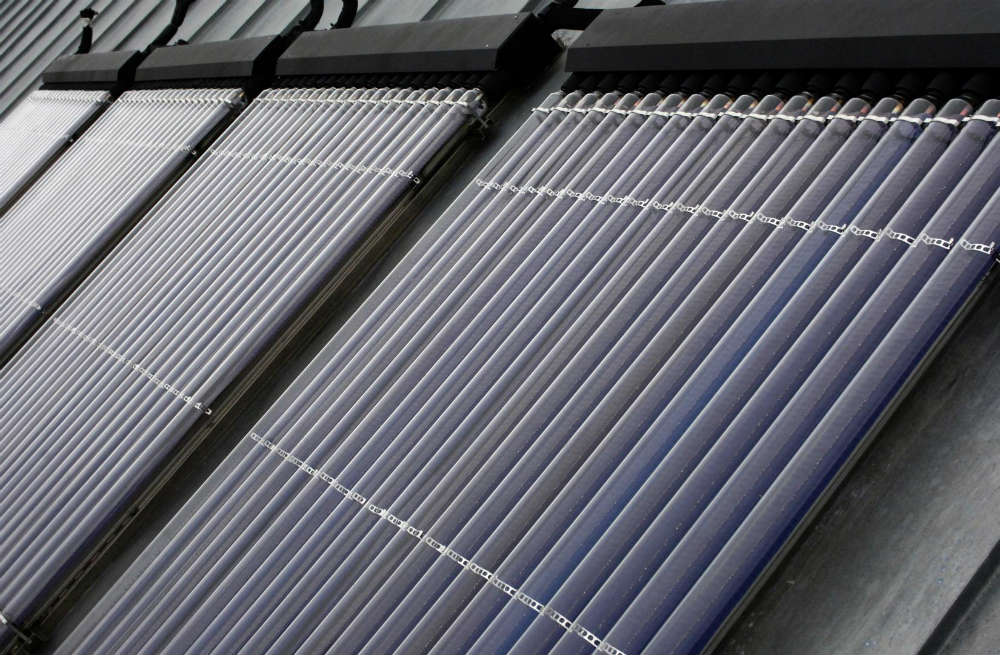 découvrez tout ce qu'il faut savoir sur le prix des toitures photovoltaïques au mètre carré. comparez les tarifs, les aides disponibles et les avantages d'un investissement durable pour la production d'énergie renouvelable.