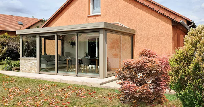 découvrez nos tarifs pour une véranda de 20m2, incluant des options personnalisables et des matériaux de qualité. obtenez le meilleur rapport qualité-prix pour agrandir votre espace de vie avec élégance.
