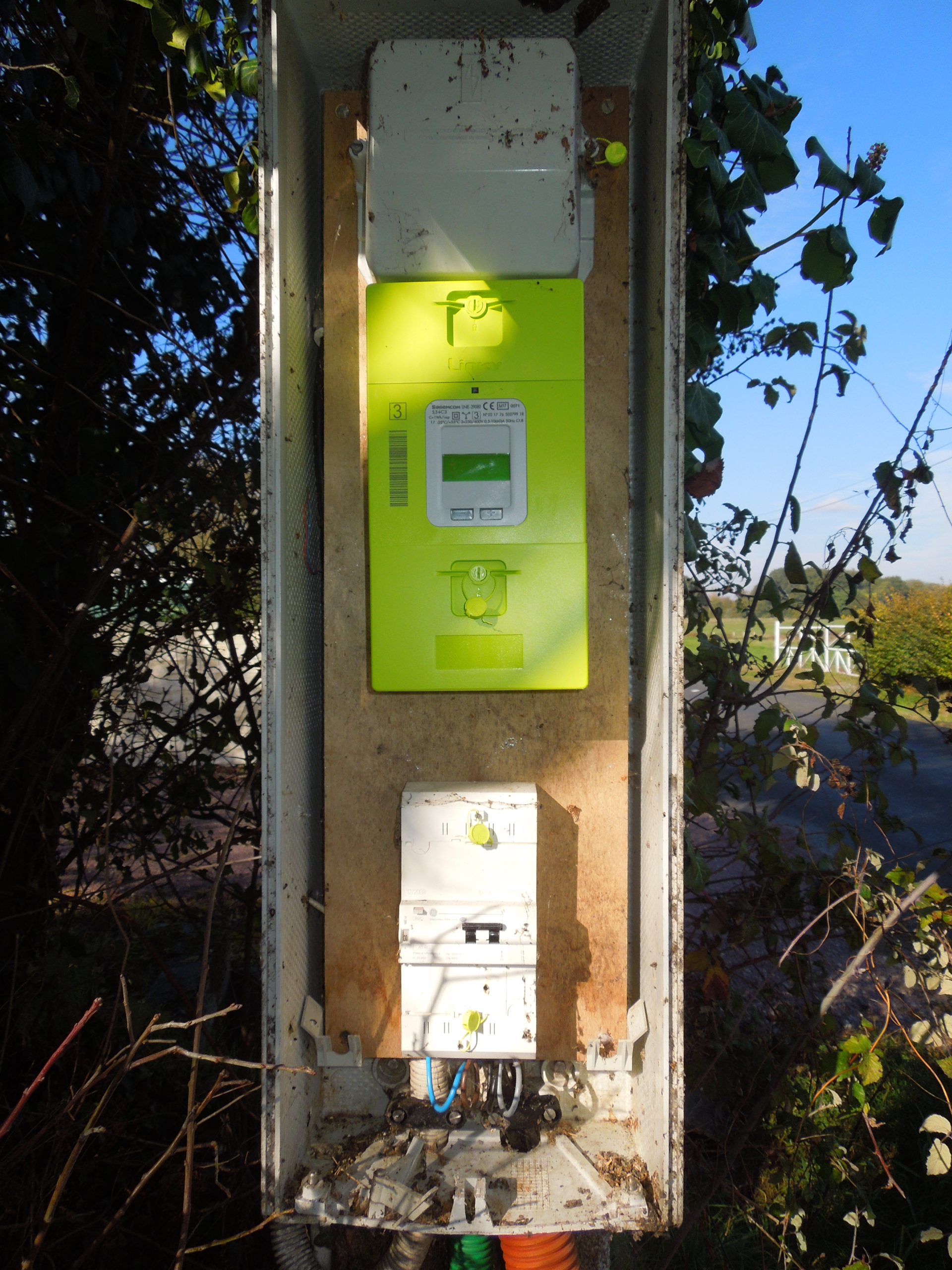 découvrez les solutions aux problèmes liés au compteur linky : pannes, erreurs de relevés et problèmes de communication. informez-vous sur vos droits et les démarches à suivre pour résoudre efficacement vos soucis avec ce compteur connecté.