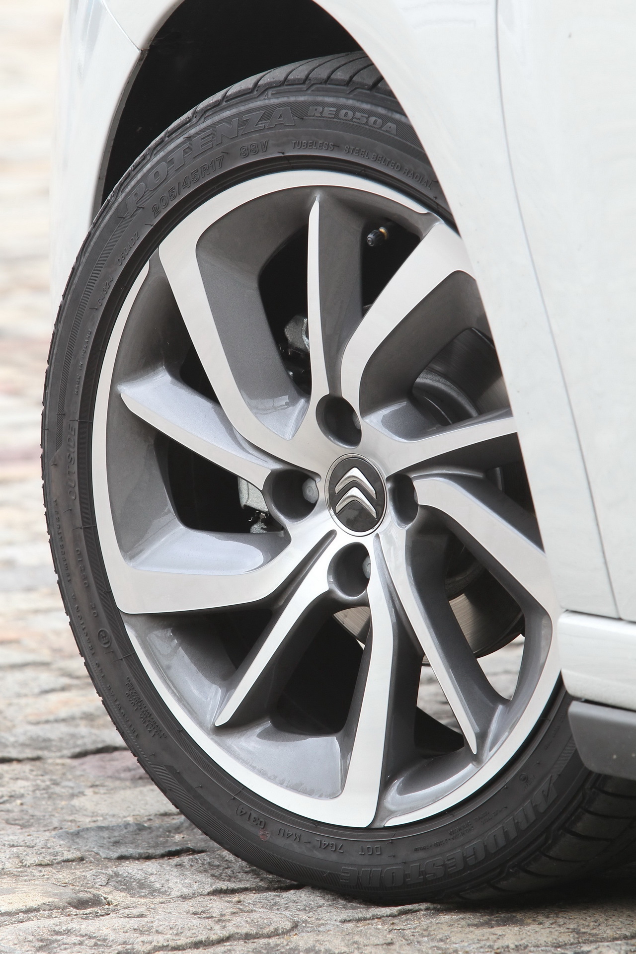 découvrez les solutions aux problèmes courants rencontrés avec la ds3. que ce soit pour des préoccupations mécaniques, électroniques ou de confort, notre guide complet vous aide à identifier et à résoudre efficacement les dysfonctionnements de votre véhicule. optimisez la performance de votre ds3 et retrouvez plaisir et sécurité sur la route.