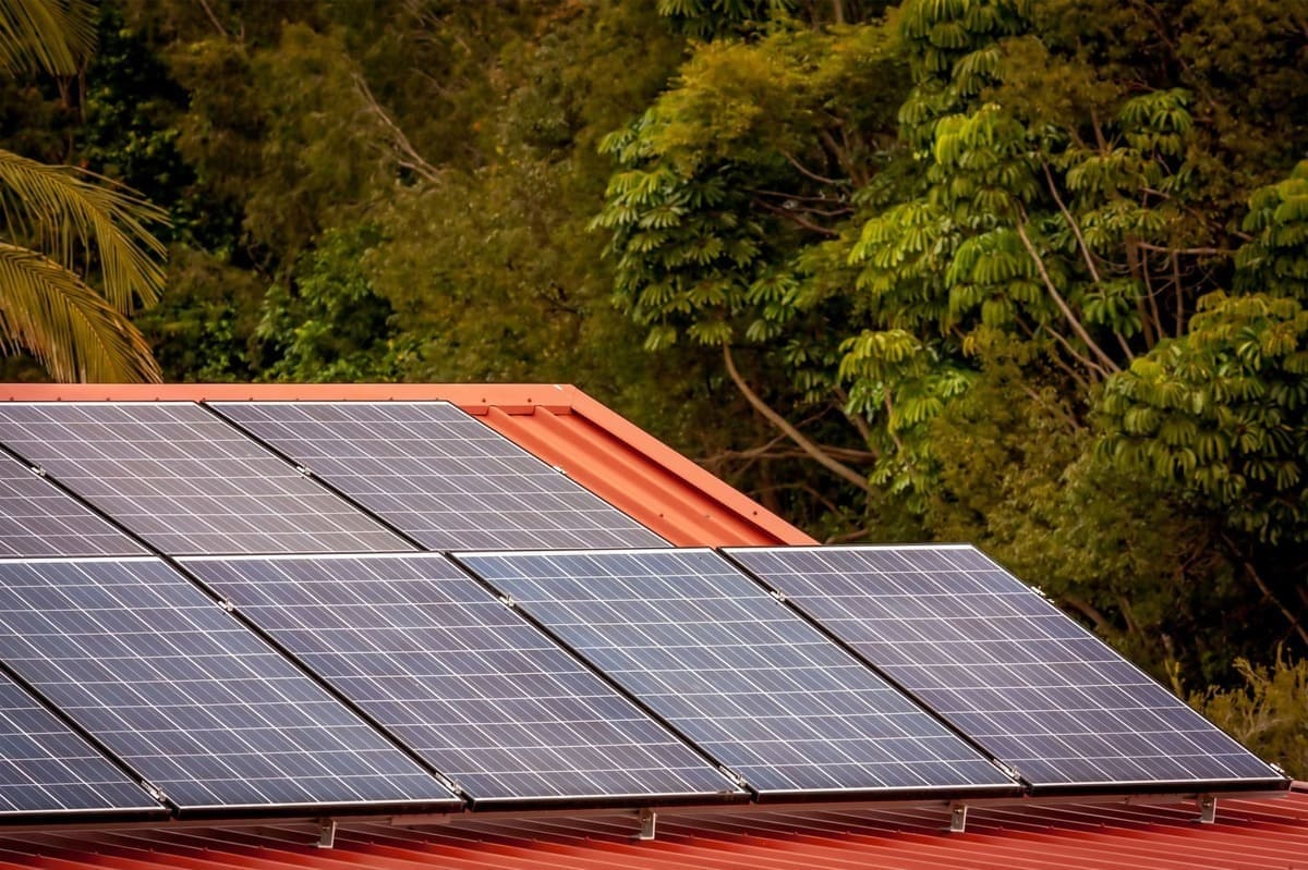 découvrez comment la production d'électricité grâce aux panneaux solaires transforme l'énergie renouvelable en une solution durable et économique. informez-vous sur les avantages de cette technologie pour réduire vos factures d'énergie et contribuer à la protection de l'environnement.