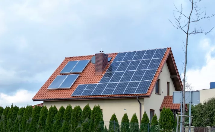 découvrez comment optimiser la production journalière de votre panneau solaire pour maximiser votre énergie renouvelable. apprenez des techniques efficaces et des conseils pratiques pour améliorer le rendement de vos installations solaires.