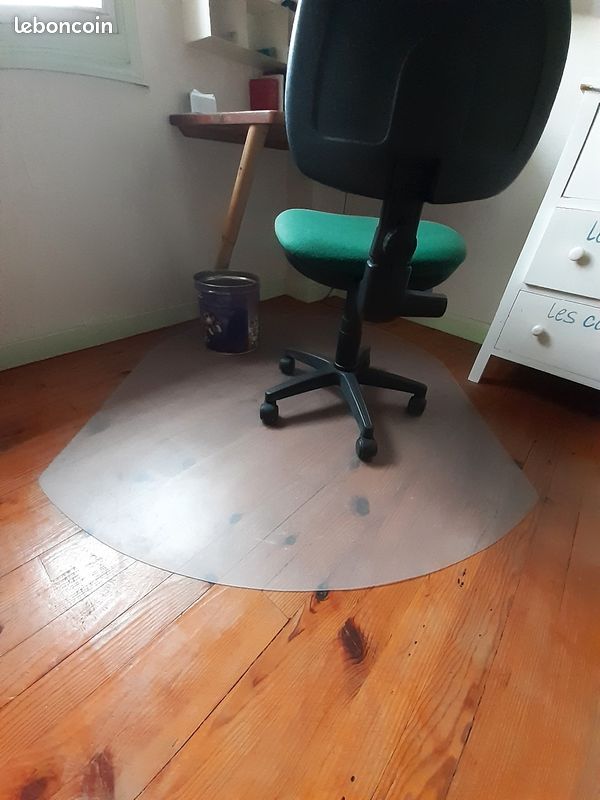 découvrez des solutions efficaces pour la protection du sol de votre bureau. protégez votre espace de travail contre l'usure, les taches et les rayures tout en ajoutant une touche esthétique. explorez nos options variées pour un environnement professionnel soigné et durable.