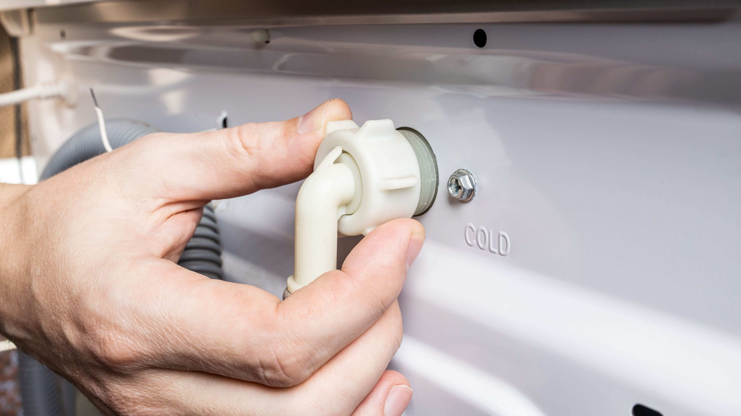 découvrez comment réaliser un raccordement de lave-vaisselle en toute simplicité grâce à notre guide étape par étape. évitez les fuites et optimisez votre installation avec nos conseils pratiques.