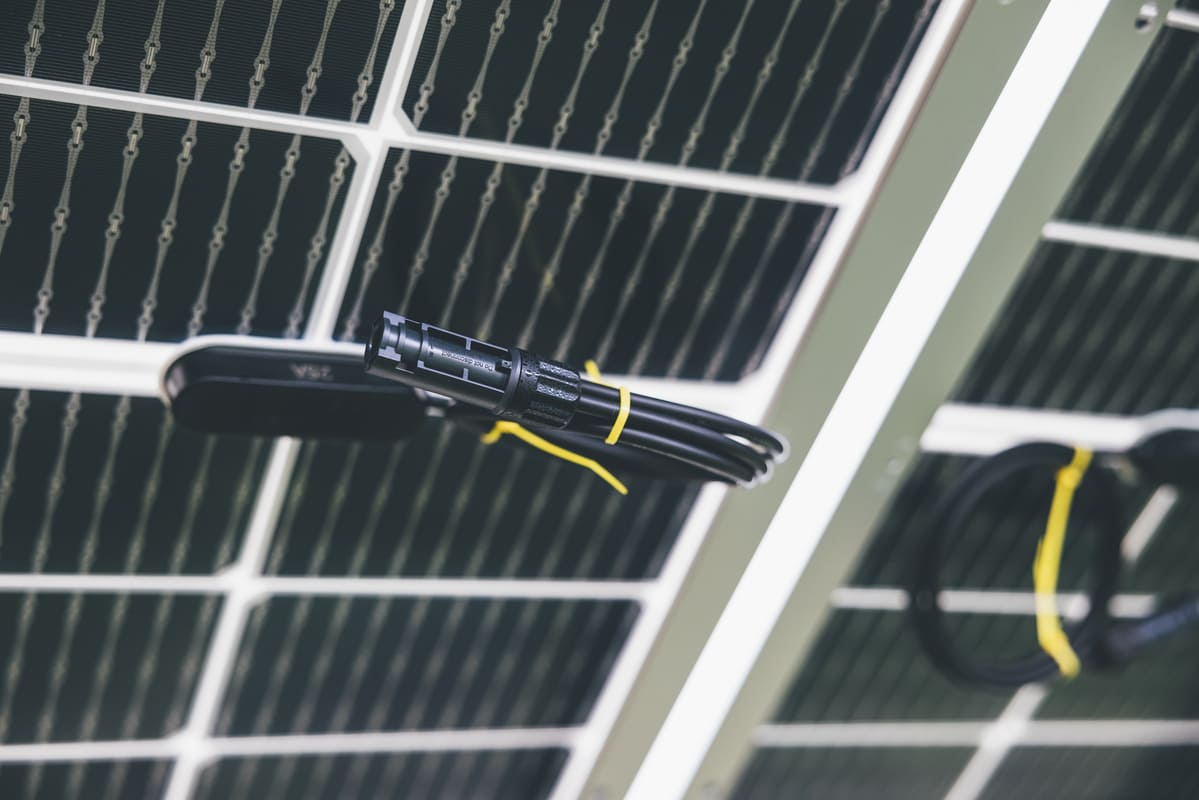 découvrez notre guide complet sur le raccordement des panneaux photovoltaïques. apprenez les étapes essentielles, les régulations en vigueur et les meilleures pratiques pour optimiser l'installation de votre système solaire. profitez des avantages de l'énergie renouvelable en toute simplicité.
