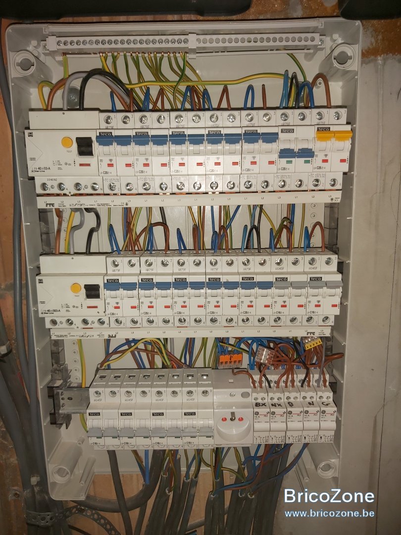 découvrez notre guide complet sur le raccordement de tableau électrique, incluant des conseils pratiques, les étapes essentielles et des astuces pour assurer une installation conforme et sécurisée de votre système électrique.