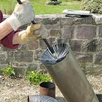 assurez la sécurité et l'efficacité de votre cheminée avec notre service de ramonage professionnel chez maif. protégez votre maison des risques d'incendie tout en optimisant le fonctionnement de votre système de chauffage.