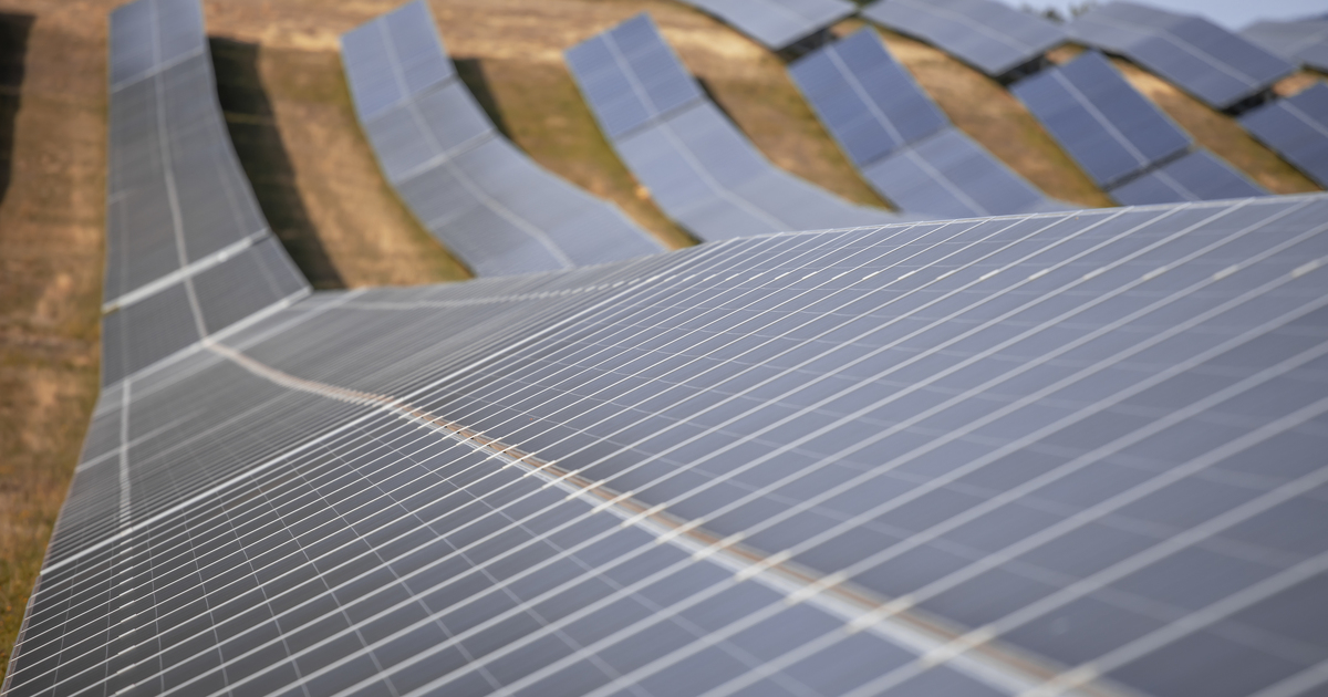découvrez le recyclage photovoltaïque, une étape essentielle pour une transition énergétique durable. apprenez comment les panneaux solaires en fin de vie peuvent être valorisés, réduisant ainsi leur impact environnemental et contribuant à un avenir plus vert.