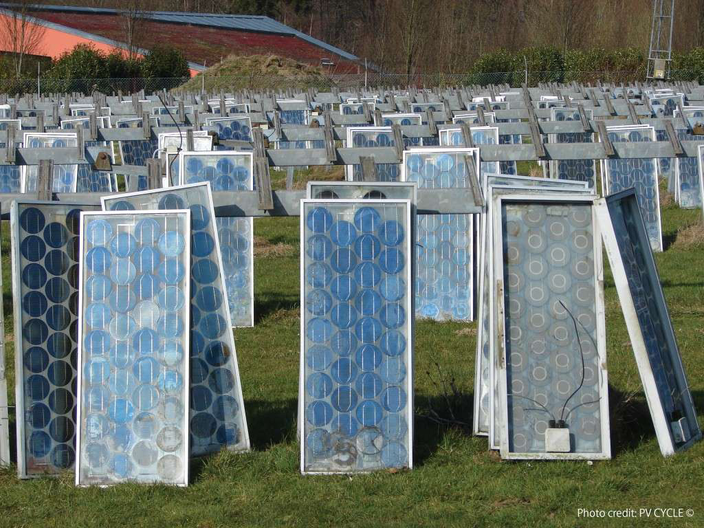 découvrez le recyclage solaire, une approche innovante et durable pour transformer les panneaux solaires en fin de vie en nouvelles ressources. apprenez comment ce processus contribue à la protection de l'environnement et à l'économie circulaire tout en maximisant l'utilisation des énergies renouvelables.