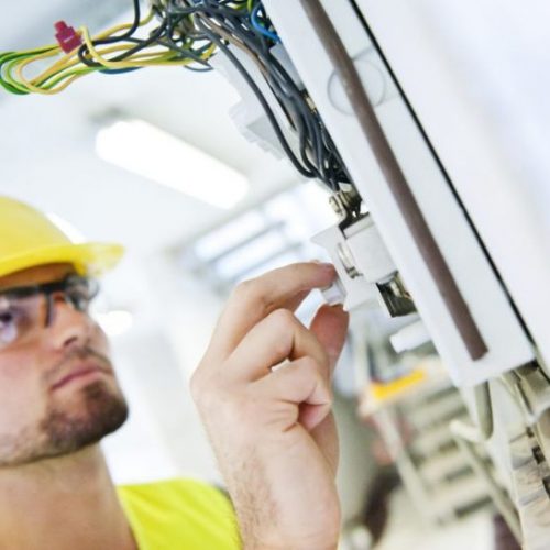 découvrez les raisons possibles d'un refus de consuel, les implications pour vos travaux et les démarches à suivre pour remédier à cette situation. informez-vous sur les normes de sécurité et les obligations légales liées à l'électricité.