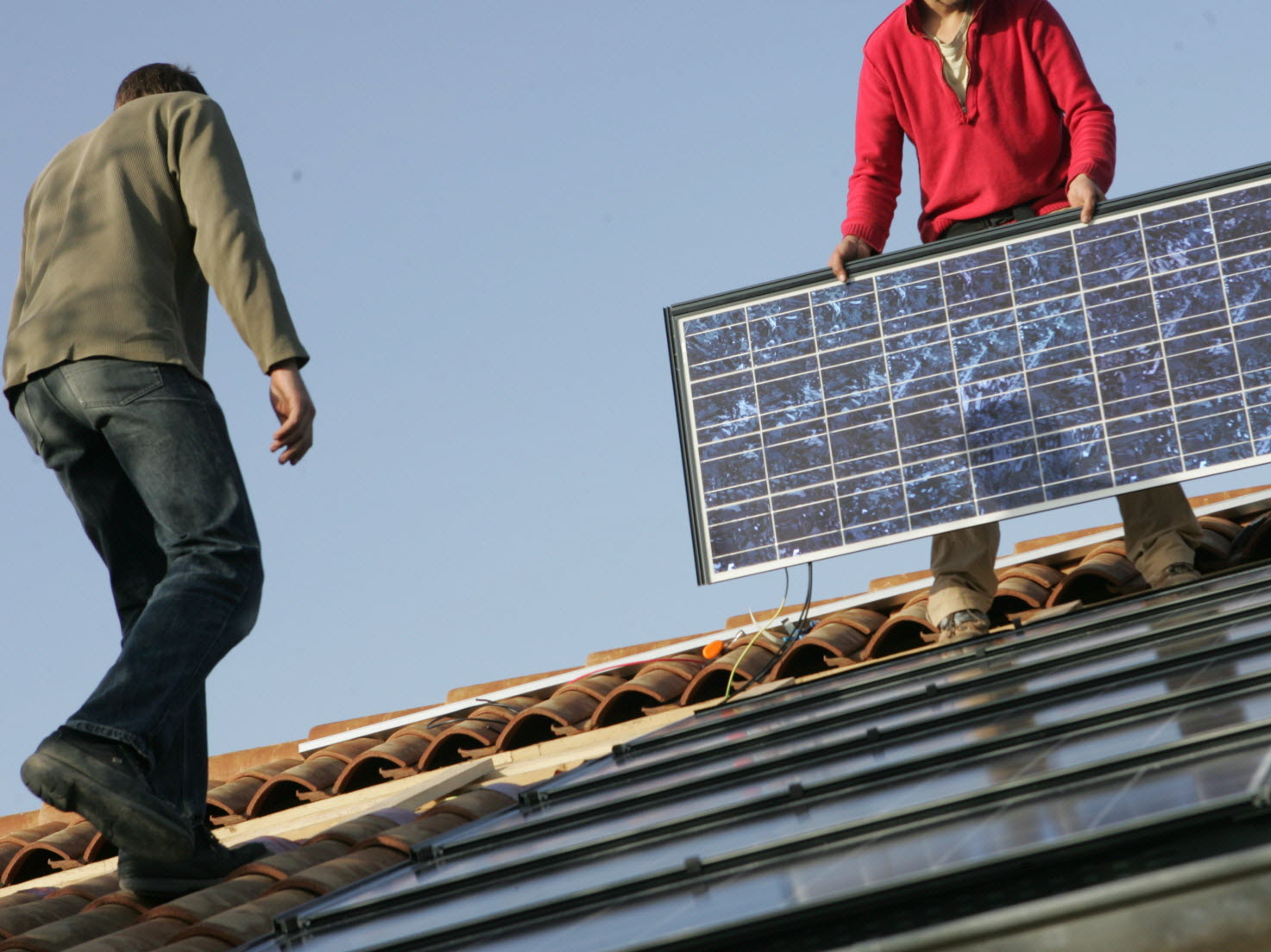 découvrez les raisons et implications du refus d'installation de panneaux photovoltaïques. informez-vous sur les obstacles bureaucratiques, les préoccupations environnementales et les alternatives possibles pour maximiser l'utilisation des énergies renouvelables.