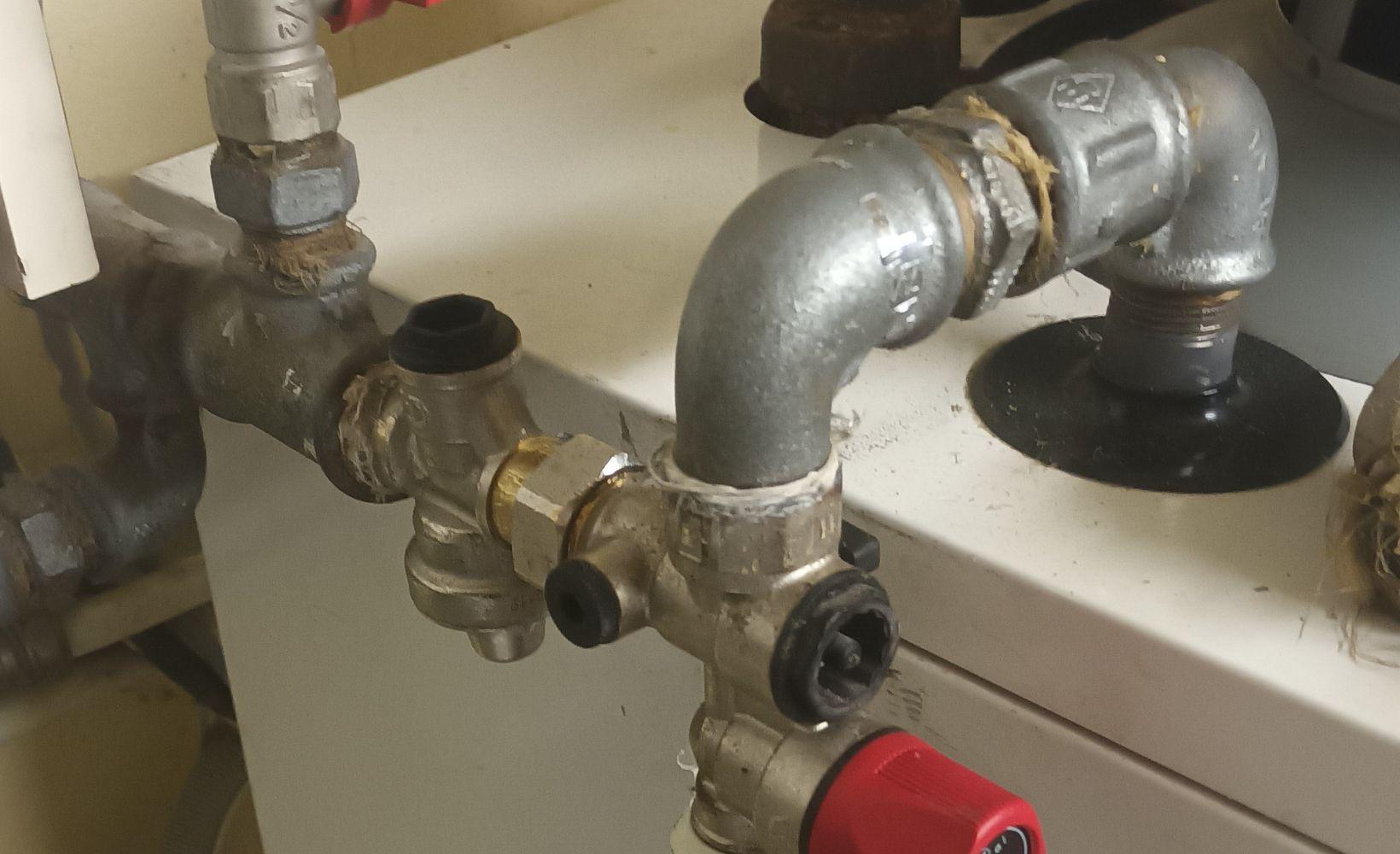 apprenez à régler efficacement votre chauffe-eau pour optimiser sa performance et économiser de l'énergie. découvrez des conseils pratiques et des étapes simples pour un confort thermique optimal dans votre foyer.