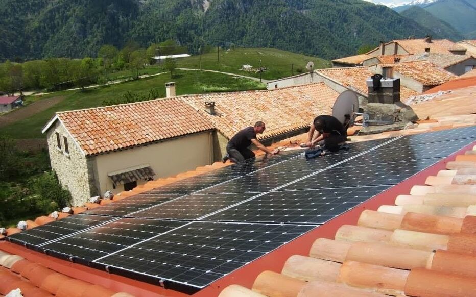 découvrez la réglementation photovoltaïque en france : les normes, les obligations légales et les incitations financières pour les installations solaires. informez-vous sur les démarches à suivre et les best practices pour optimiser votre projet d'énergie renouvelable.