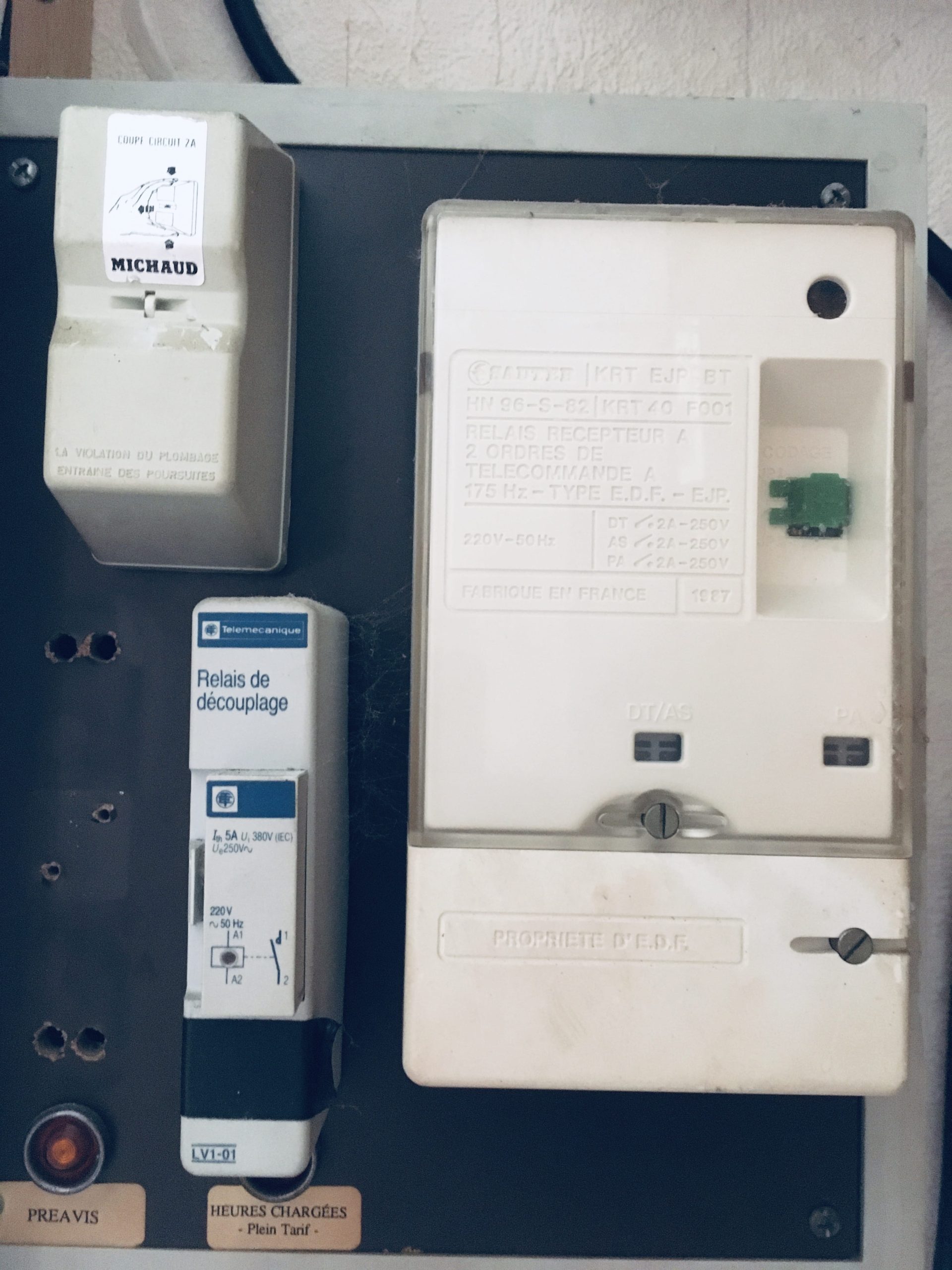 découvrez tout ce qu'il faut savoir sur le relais de découplage linky. optimisez votre consommation d'énergie et déjouez les limites de votre compteur avec nos conseils et solutions adaptées.