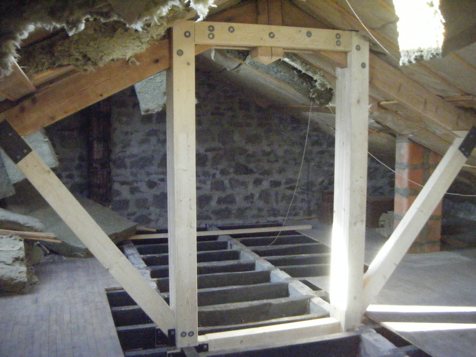 découvrez nos conseils et techniques pour renforcer efficacement la charpente de votre bâtiment. assurez la durabilité et la sécurité de votre structure avec des solutions adaptées à vos besoins.