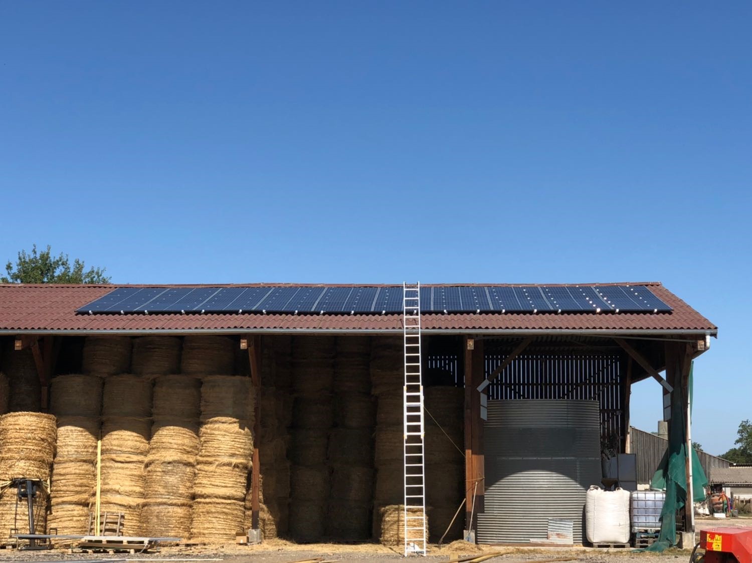 découvrez comment maximiser la rentabilité de votre installation photovoltaïque agricole grâce à des conseils pratiques, des études de cas et des stratégies adaptées à votre exploitation. transformez votre ferme en un modèle d'énergie renouvelable et augmentez vos revenus tout en respectant l'environnement.