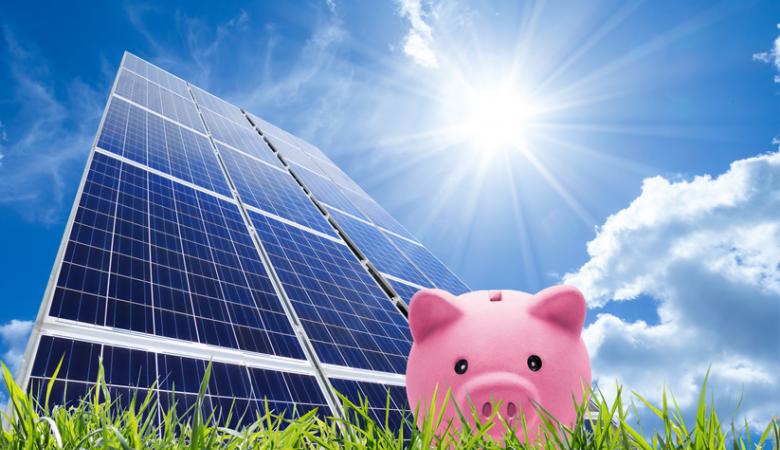 découvrez comment maximiser la rentabilité solaire de vos investissements grâce aux panneaux photovoltaïques, aux subventions et aux astuces pour optimiser votre consommation d'énergie tout en contribuant à un avenir durable.