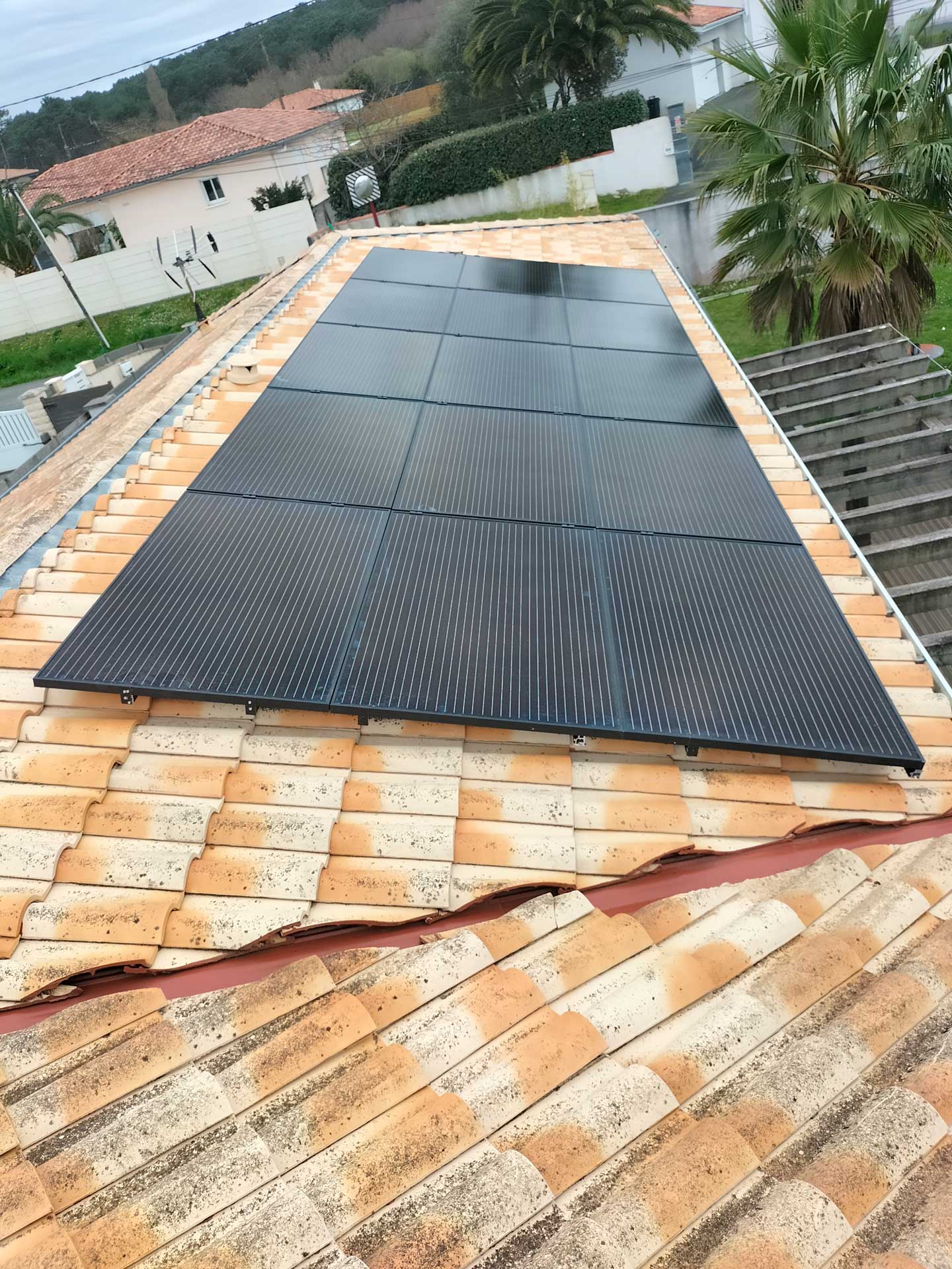 découvrez comment investir dans des solutions photovoltaïques rentables pour réduire vos factures d'énergie tout en contribuant à la transition écologique. maximisez votre retour sur investissement avec des panneaux solaires adaptés à vos besoins.