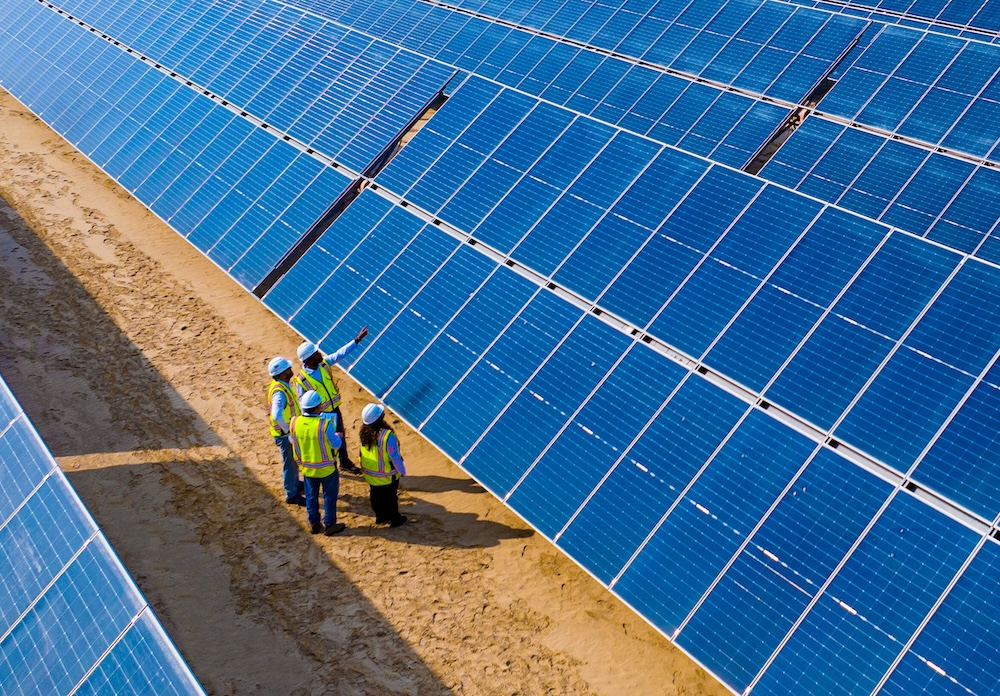 découvrez la révolution de l'énergie solaire : une source d'énergie renouvelable et durable qui transforme notre façon de produire et consommer de l'énergie, tout en protégeant notre planète. explorez les innovations, les avantages et l'impact de cette transition énergétique essentielle.