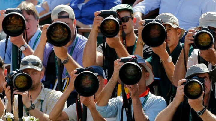 découvrez comment la révolution de la photographie transforme notre perception du monde à travers des techniques innovantes et des artistes audacieux. plongez dans l'évolution de cet art captivant et ses impacts sur la société moderne.