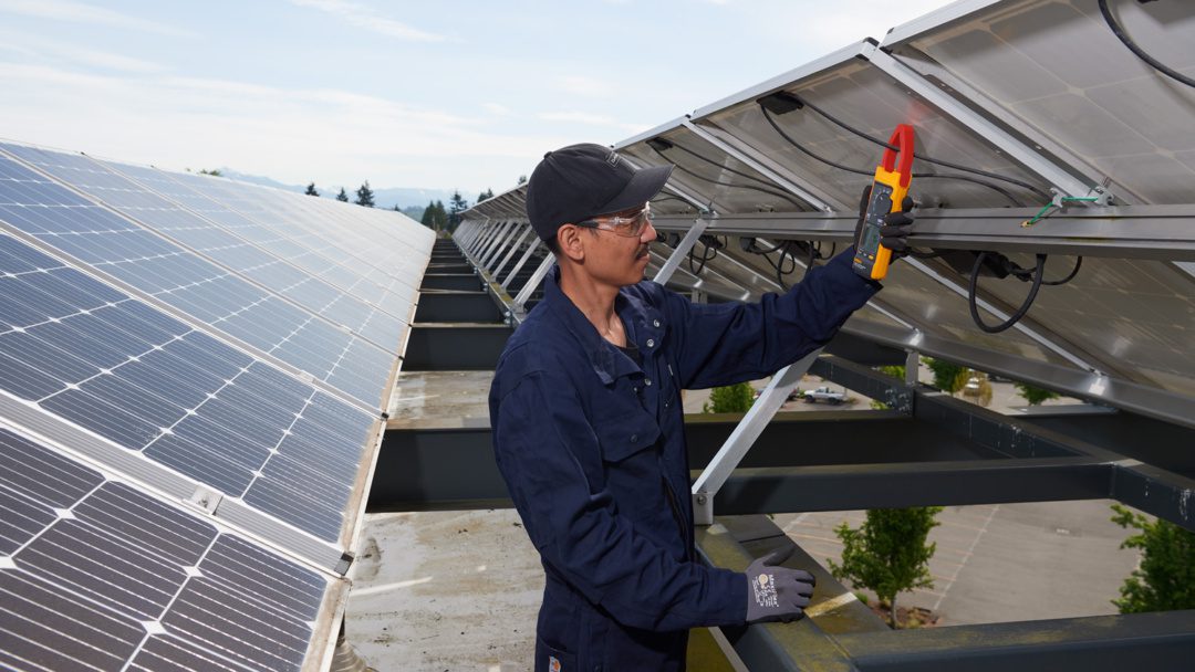 découvrez les risques associés aux onduleurs photovoltaïques (pv) et apprenez à les prévenir pour garantir la sécurité et l'efficacité de votre installation solaire. informez-vous sur les bonnes pratiques et les mesures à adopter.