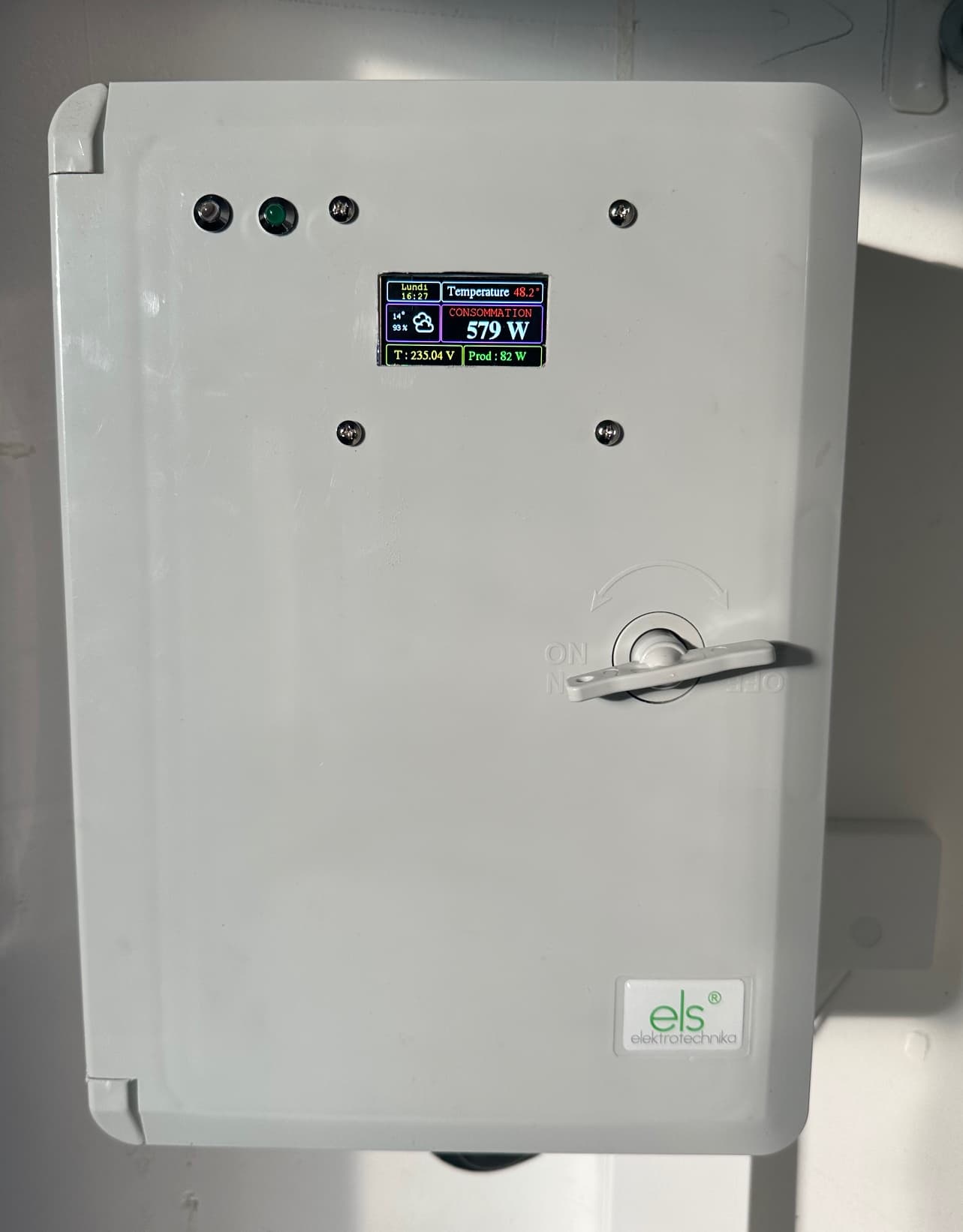 découvrez le routeur solaire, une solution innovante pour connecter vos appareils tout en préservant l'environnement. profitez d'une autonomie énergétique grâce à l'énergie solaire, idéale pour vos aventures en plein air ou pour un usage domestique. alliez praticité et écologie avec notre routeur solaire performant.