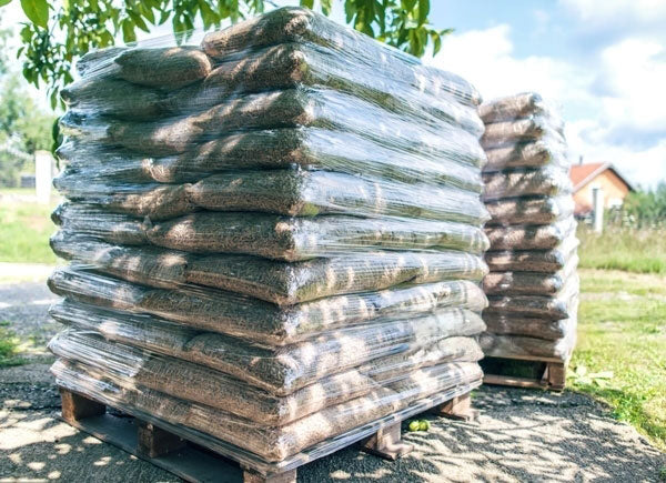 découvrez notre sac de pellet quotidien, conçu pour faciliter le transport et le stockage de vos granulés de bois. pratique et robuste, il est parfait pour tous vos besoins en chauffage. optez pour une solution écologique et efficace avec notre sac de pellet !