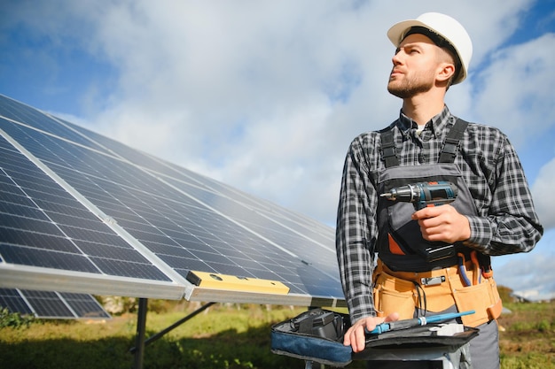 découvrez tout ce qu'il faut savoir sur le salaire d'un technicien photovoltaïque en france. informez-vous sur les perspectives de carrière, les facteurs influençant les rémunérations et les opportunités d'évolution dans un secteur en pleine croissance.