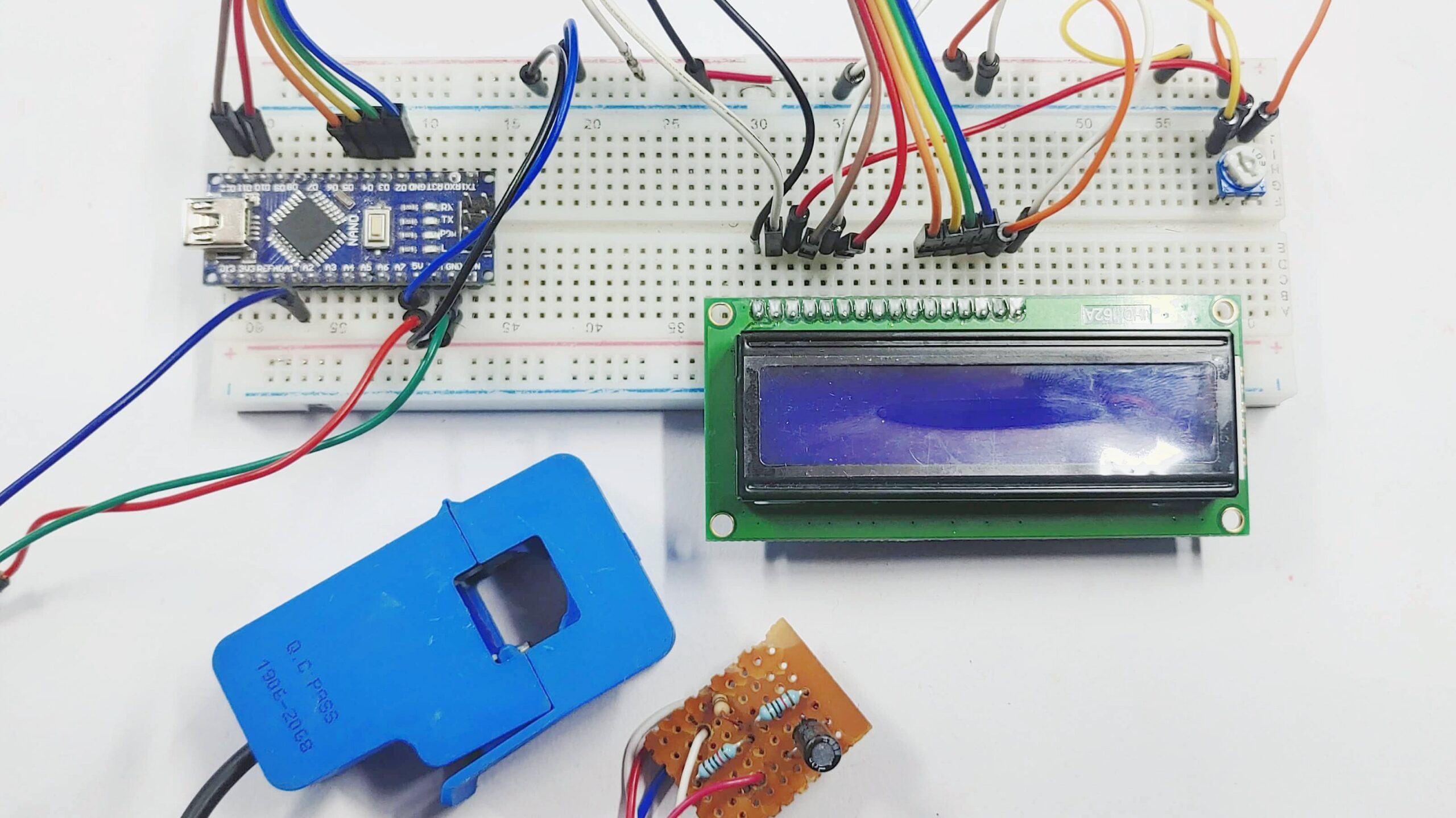 découvrez le sct-013, un capteur de courant innovant compatible avec arduino. parfait pour vos projets électroniques, il permet de mesurer la consommation d'énergie en temps réel. idéal pour les passionnés d'électronique et d'automatisation, ce guide vous aidera à l'intégrer facilement dans vos systèmes.