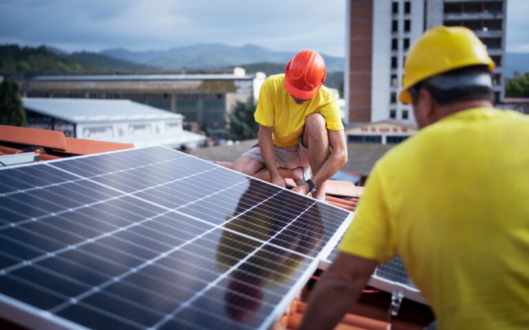 découvrez notre simulateur photovoltaïque, un outil innovant qui vous permet d'estimer facilement la production d'énergie solaire de votre installation. informez-vous sur les économies réalisées et l'impact environnemental en quelques clics.