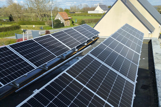 découvrez les solutions solaires en normandie : des panneaux photovoltaïques aux systèmes d'énergie renouvelable, optimisez votre consommation d'énergie tout en préservant l'environnement. informez-vous sur les aides et les avantages de l'énergie solaire dans la région.