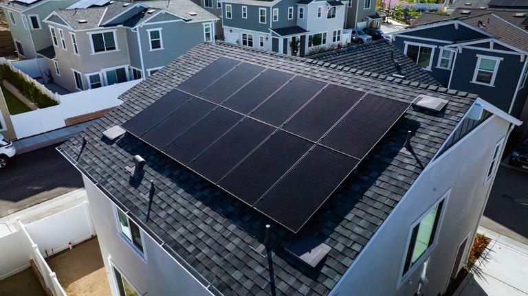 découvrez les avantages des panneaux solaires pour réduire vos factures d'énergie et contribuer à un avenir durable. apprenez comment installer et entretenir efficacement votre système solaire pour maximiser son efficacité.