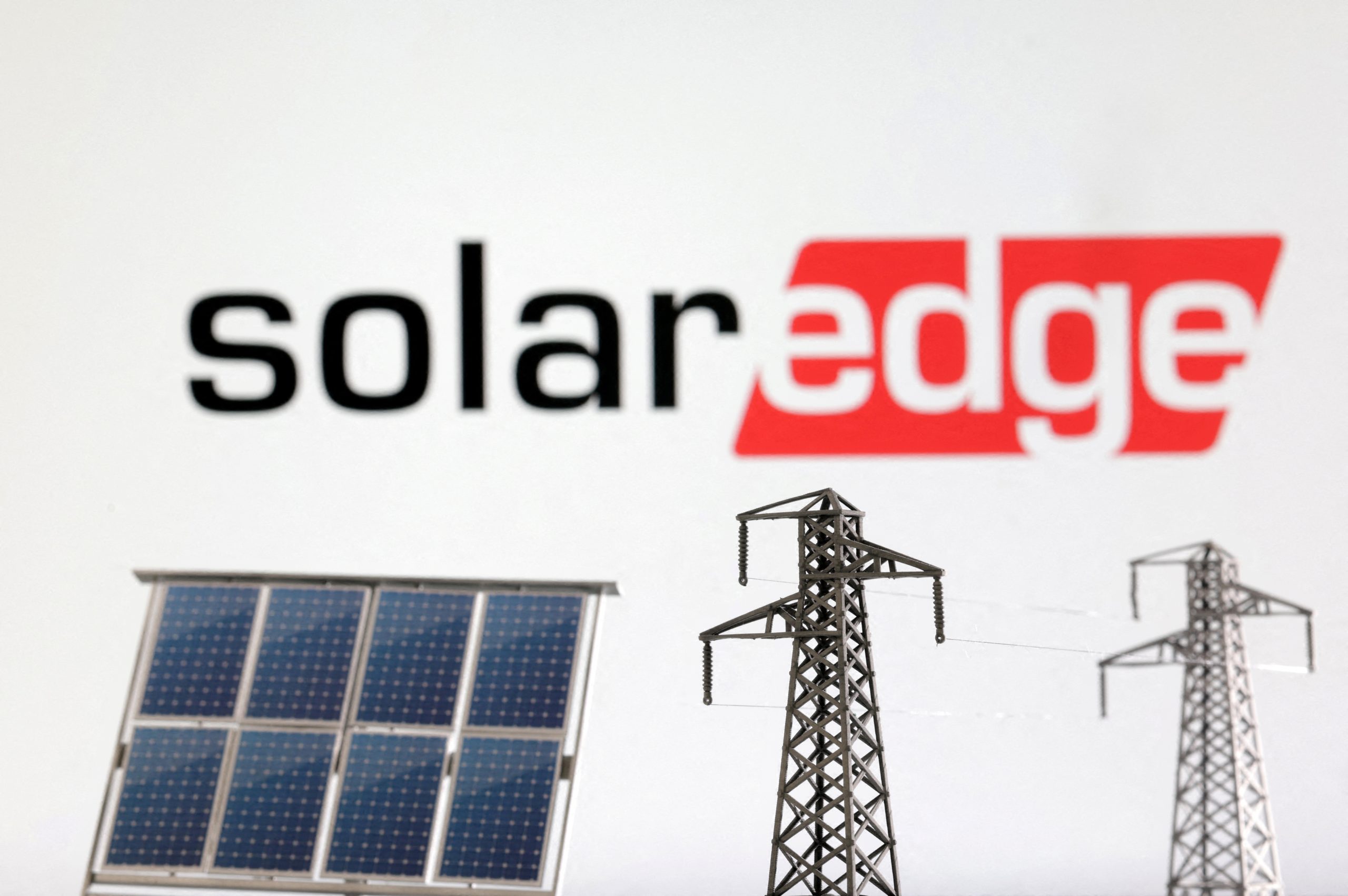 découvrez solaredge, un leader innovant dans les solutions d'énergie solaire. optimisez la production d'énergie avec nos onduleurs intelligents, garantissant performance et efficacité pour votre installation photovoltaïque. transformez votre consommation d'énergie et contribuez à un avenir durable grâce à nos technologies avancées.