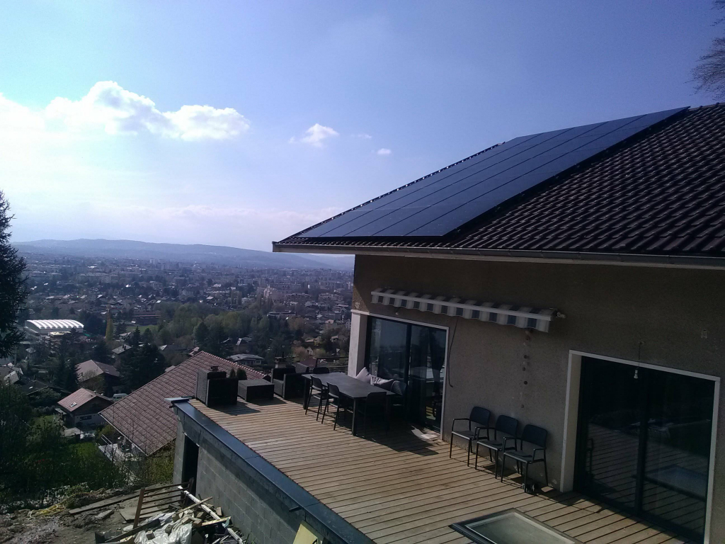 découvrez le soluxtec 330wc, un panneau solaire haute performance conçu pour optimiser la production d'énergie tout en respectant l'environnement. idéal pour les installations résidentielles et commerciales, ce module photovoltaïque allie efficacité, durabilité et innovation technologique.