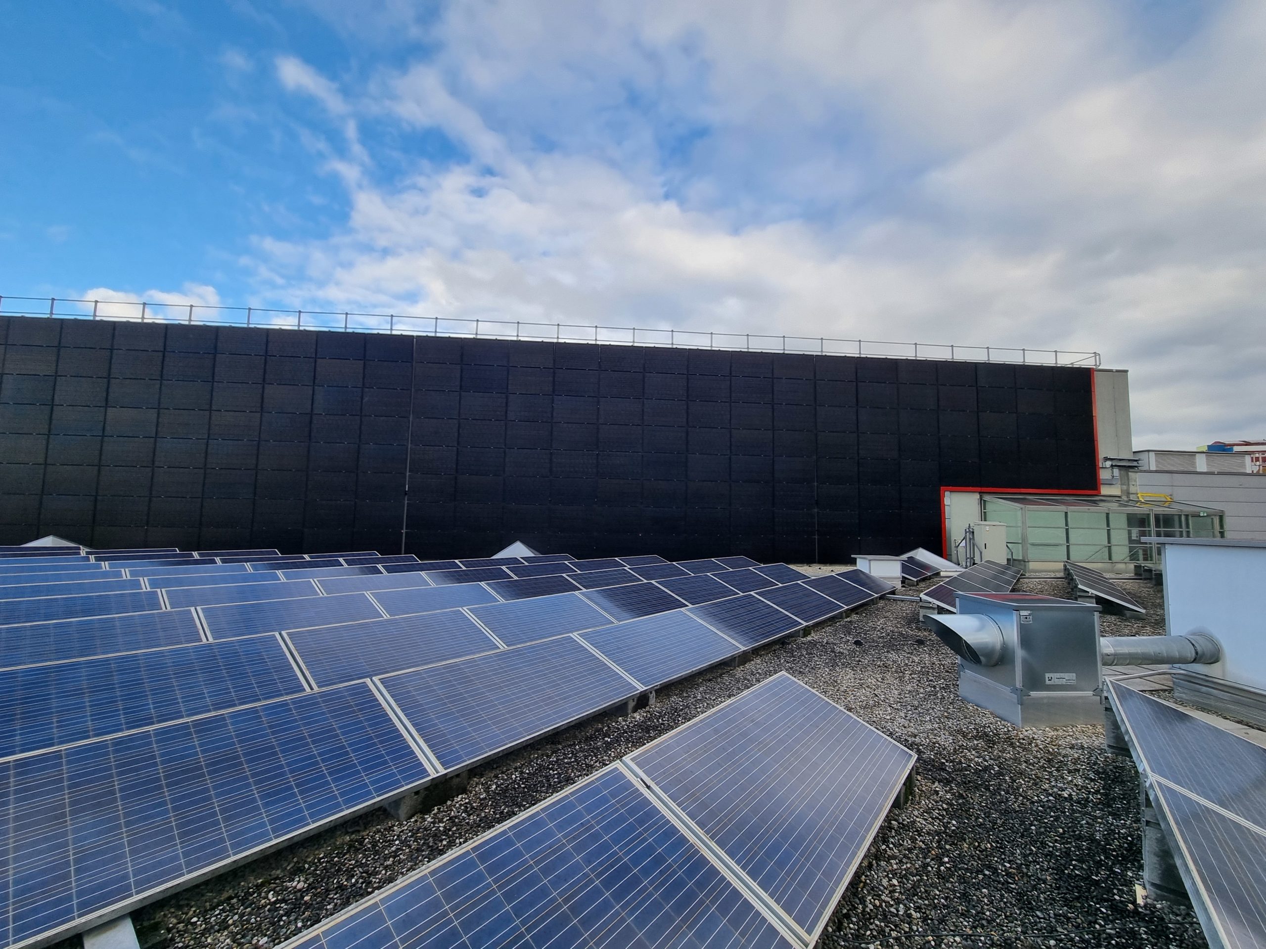 découvrez le soluxtec 330wc, un panneau solaire performant et fiable, idéal pour maximiser votre production d'énergie renouvelable. conçu pour résister aux conditions climatiques les plus exigeantes, ce module photovoltaïque offre une efficacité exceptionnelle et une durabilité accrue. optez pour une solution énergétique durable et réduisez votre empreinte carbone avec le soluxtec 330wc.
