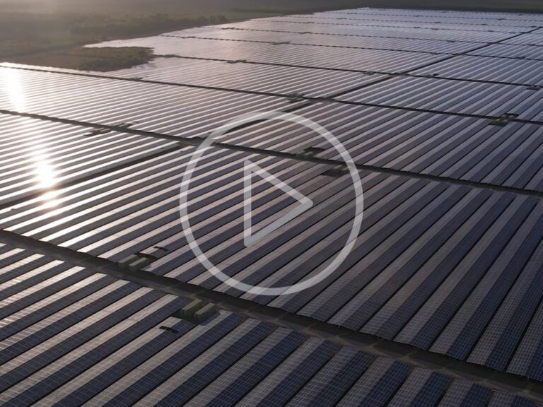 découvrez comment l'usine solaire transforme l'énergie solaire en électricité durable. explorez les technologies innovantes et l'impact écologique de cette production d'énergie verte.