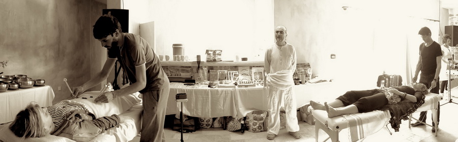 découvrez la sonologie, l'étude fascinante des sons et de leur impact sur notre environnement. apprenez comment la sonologie explore les phénomènes acoustiques, améliore notre compréhension de la musique et des sons dans la nature, et participe à des avancées technologiques dans divers domaines.