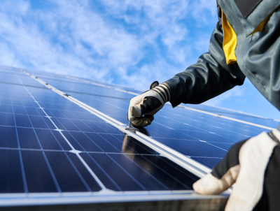 découvrez notre stage dédié aux systèmes photovoltaïques, où vous apprendrez les principes fondamentaux de l'énergie solaire, les techniques d'installation et de maintenance, ainsi que les enjeux écologiques et économiques liés aux énergies renouvelables.