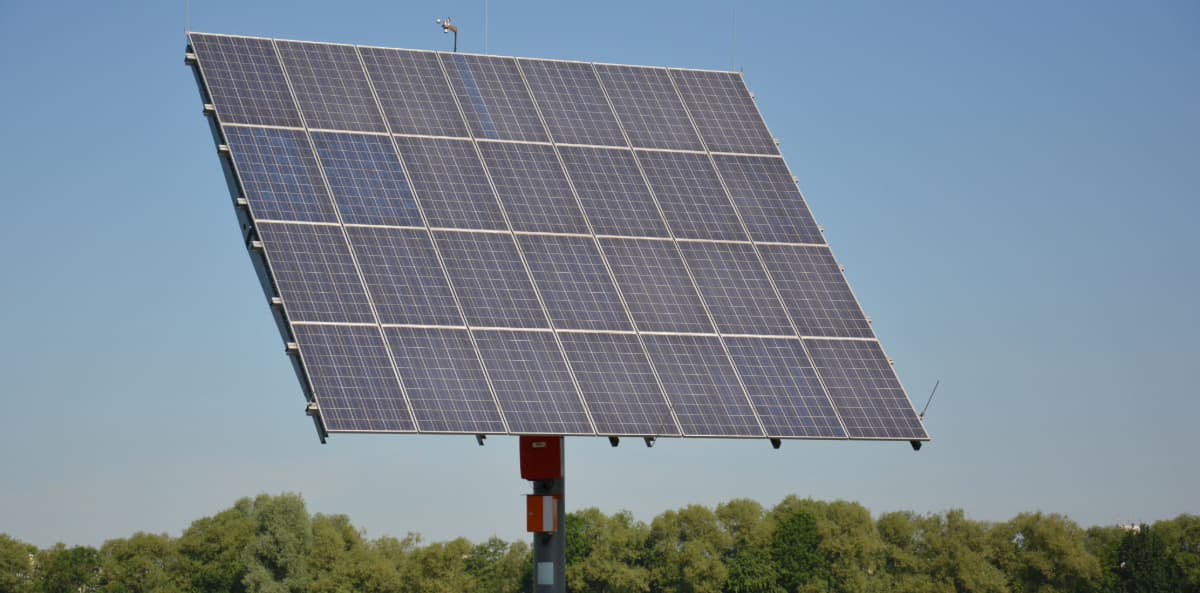 découvrez comment un suiveur solaire optimise la production d'énergie solaire en suivant le mouvement du soleil tout au long de la journée. augmentez l'efficacité de vos panneaux solaires et réduisez vos factures d'électricité grâce à cette technologie innovante.