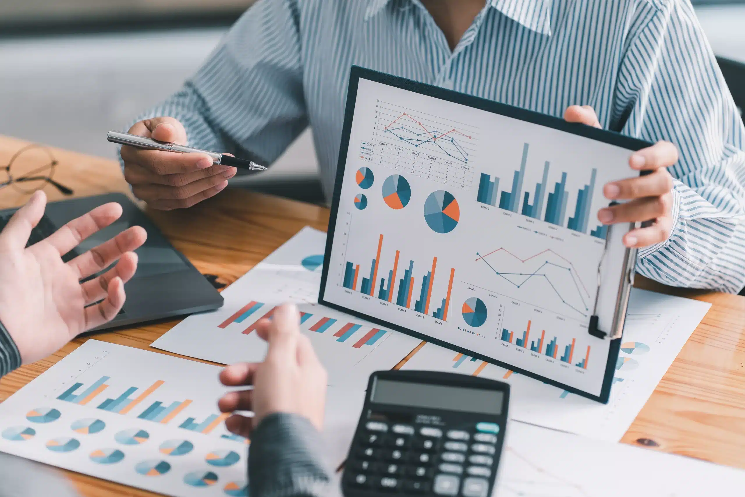 découvrez l'importance du suivi dans la gestion de projet, le service client et les performances individuelles. apprenez comment un bon suivi peut améliorer la productivité, renforcer les relations et garantir le succès. obtenez des conseils pratiques et des outils pour optimiser votre processus de suivi.