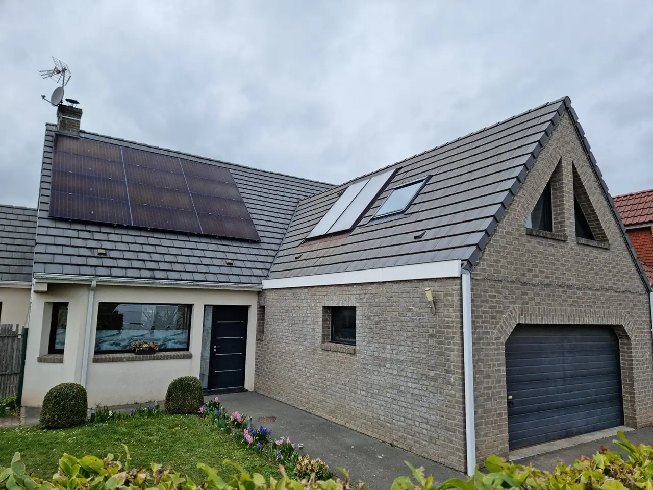 découvrez le maxeon 5 ac 410, un panneau solaire innovant alliant performance et durabilité. bénéficiez d'une efficacité énergétique optimale pour vos besoins résidentiels et commerciaux grâce à la technologie de pointe de maxeon.