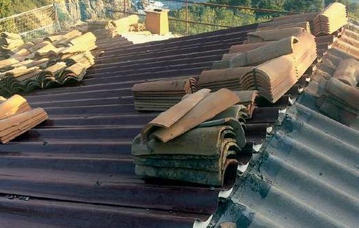 découvrez tout sur la surtoiture, une solution efficace pour rénover votre toiture tout en améliorant l'isolation thermique de votre habitation. apprenez les avantages, les matériaux utilisés et les étapes de mise en œuvre pour transformer votre toiture en un atout pour votre maison.